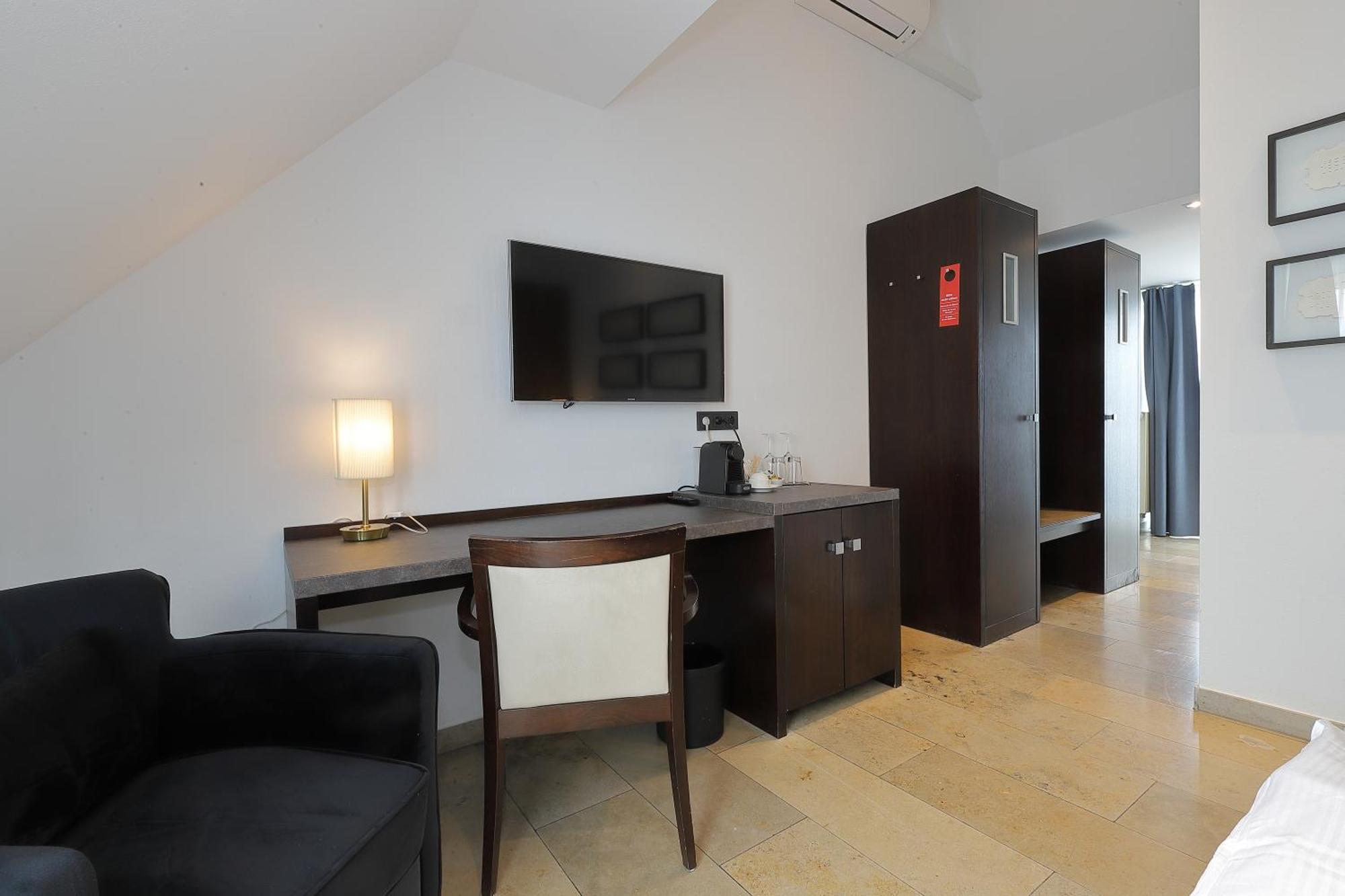 Devin Art Hotel Дюссельдорф Экстерьер фото
