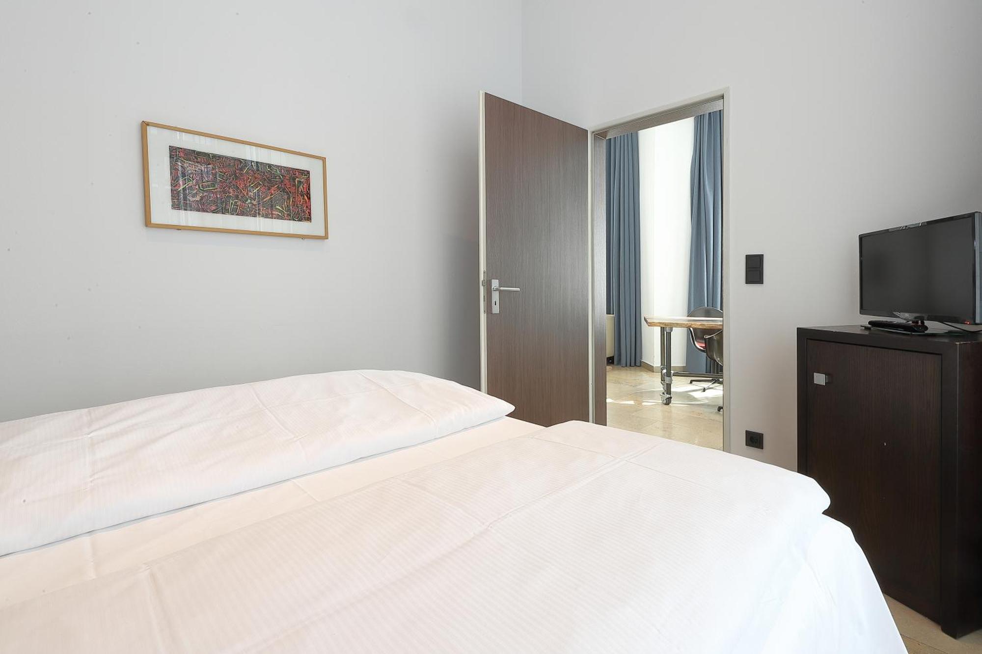Devin Art Hotel Дюссельдорф Экстерьер фото