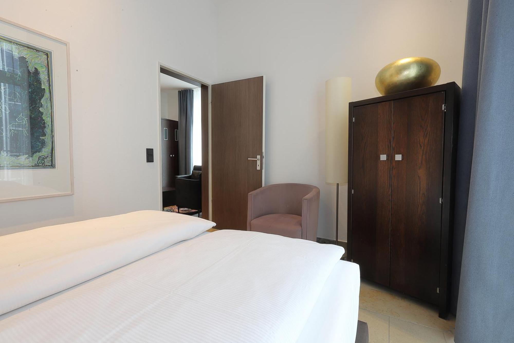 Devin Art Hotel Дюссельдорф Экстерьер фото