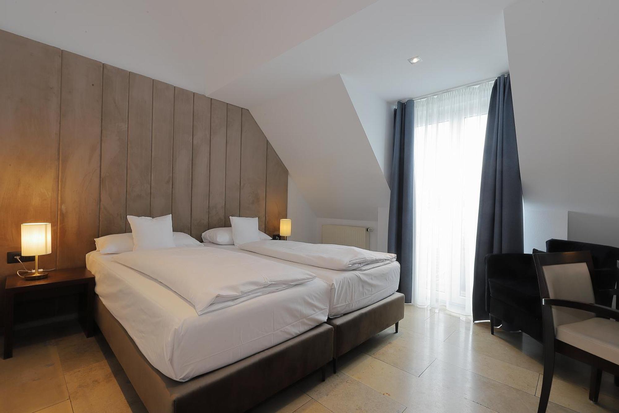 Devin Art Hotel Дюссельдорф Экстерьер фото