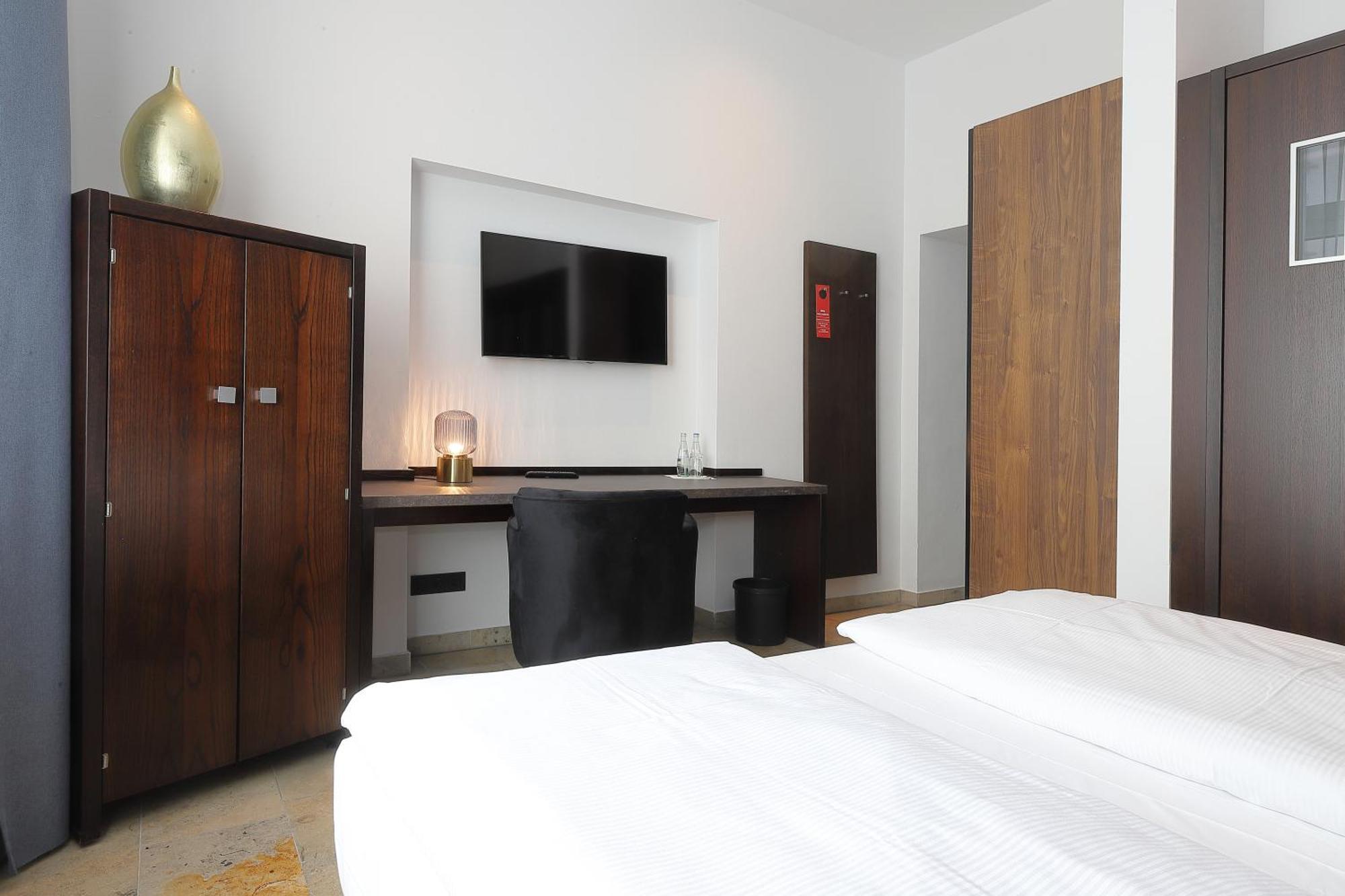 Devin Art Hotel Дюссельдорф Экстерьер фото