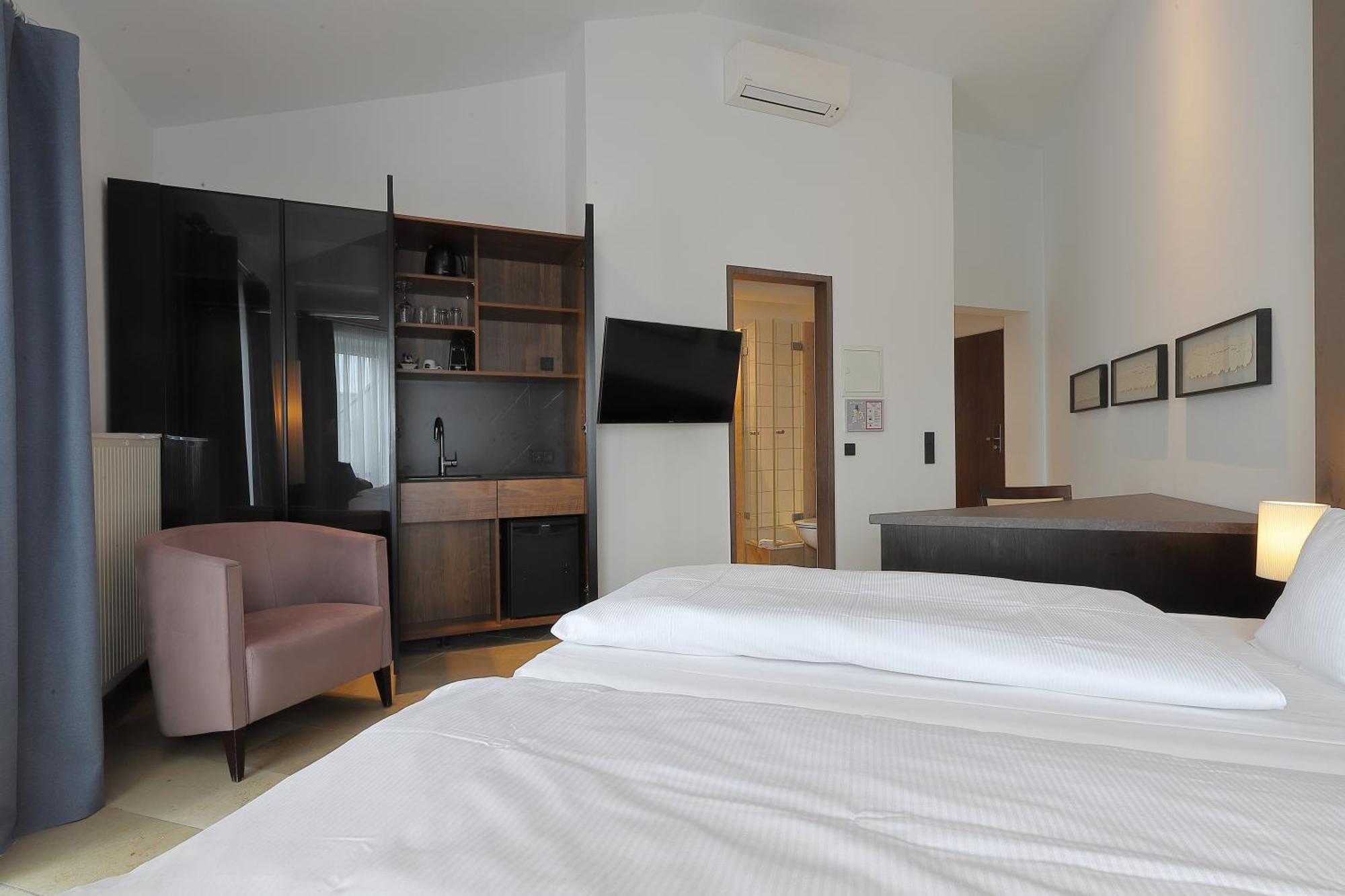 Devin Art Hotel Дюссельдорф Экстерьер фото