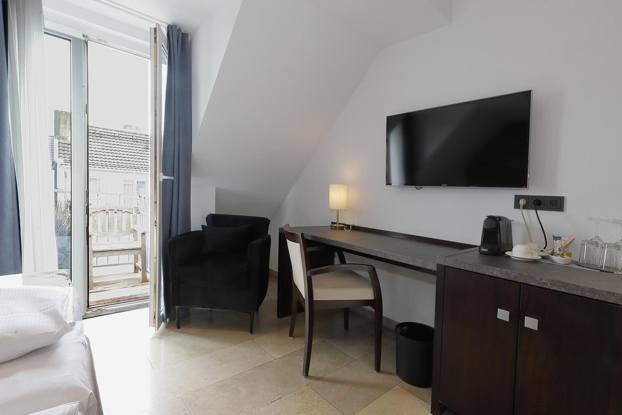 Devin Art Hotel Дюссельдорф Экстерьер фото