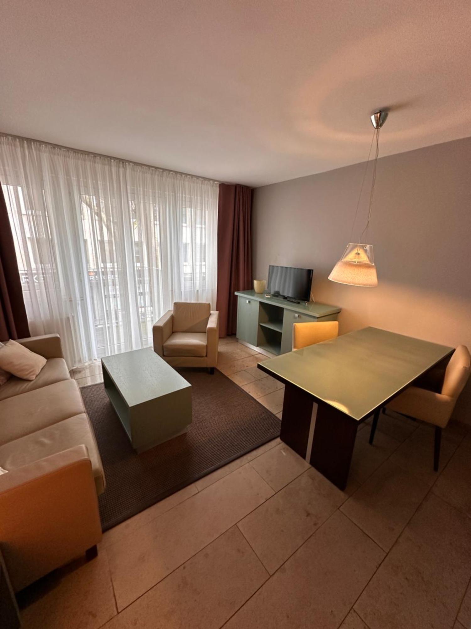 Devin Art Hotel Дюссельдорф Экстерьер фото