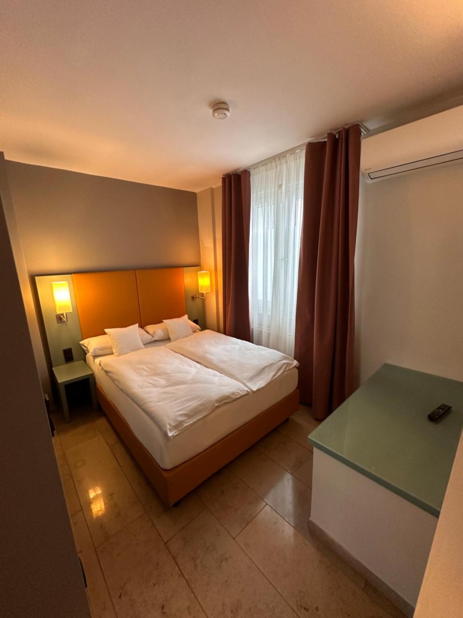 Devin Art Hotel Дюссельдорф Экстерьер фото