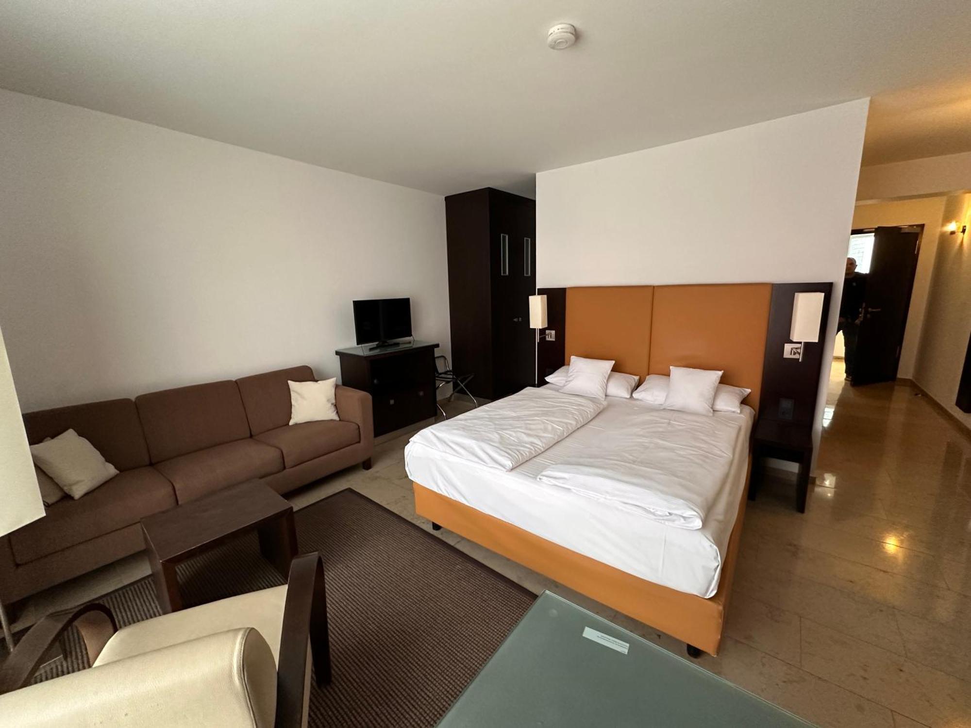 Devin Art Hotel Дюссельдорф Экстерьер фото