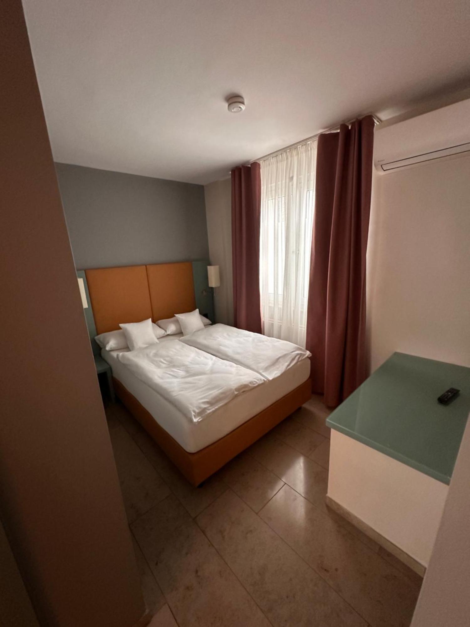 Devin Art Hotel Дюссельдорф Экстерьер фото