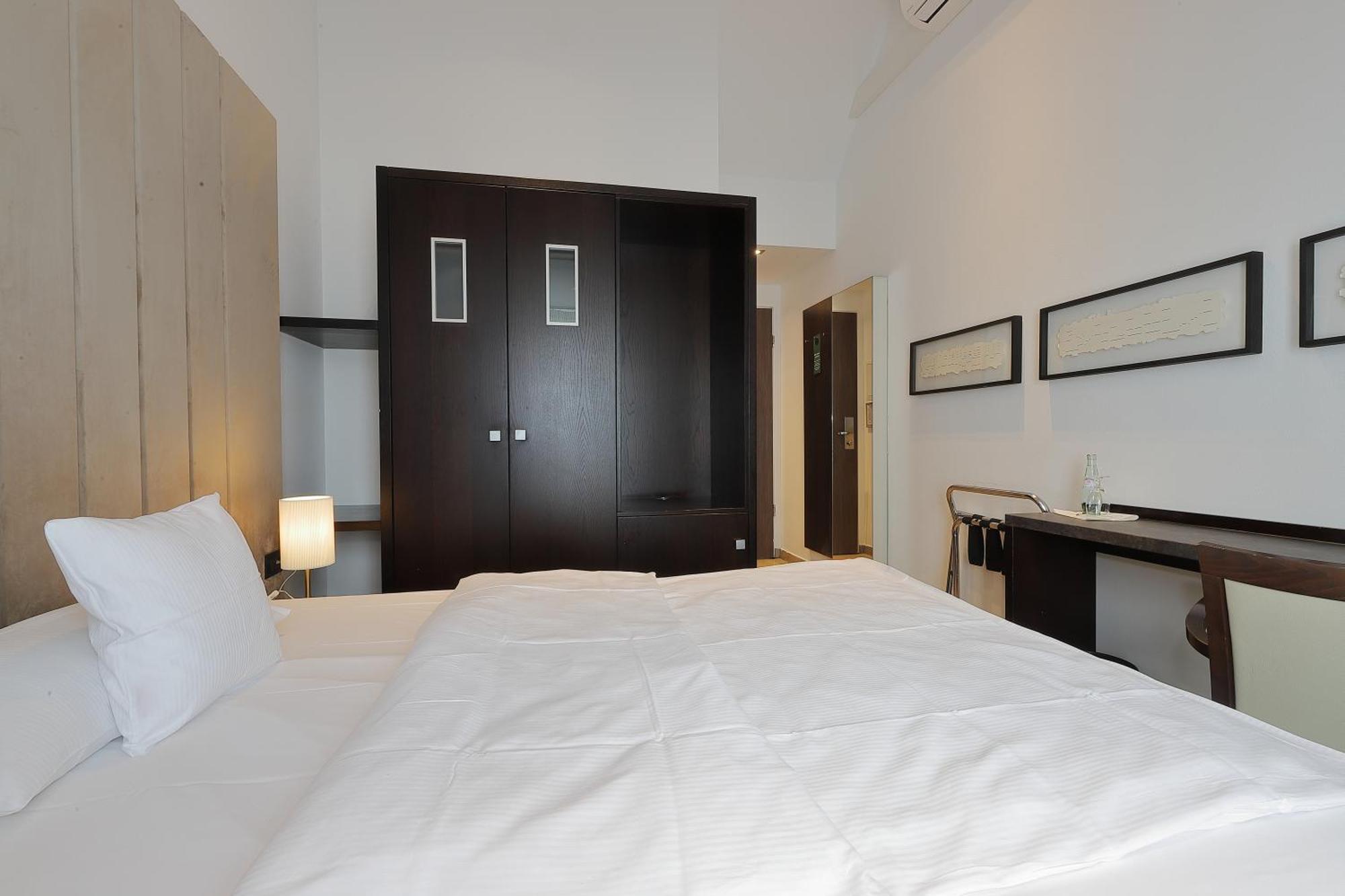 Devin Art Hotel Дюссельдорф Экстерьер фото
