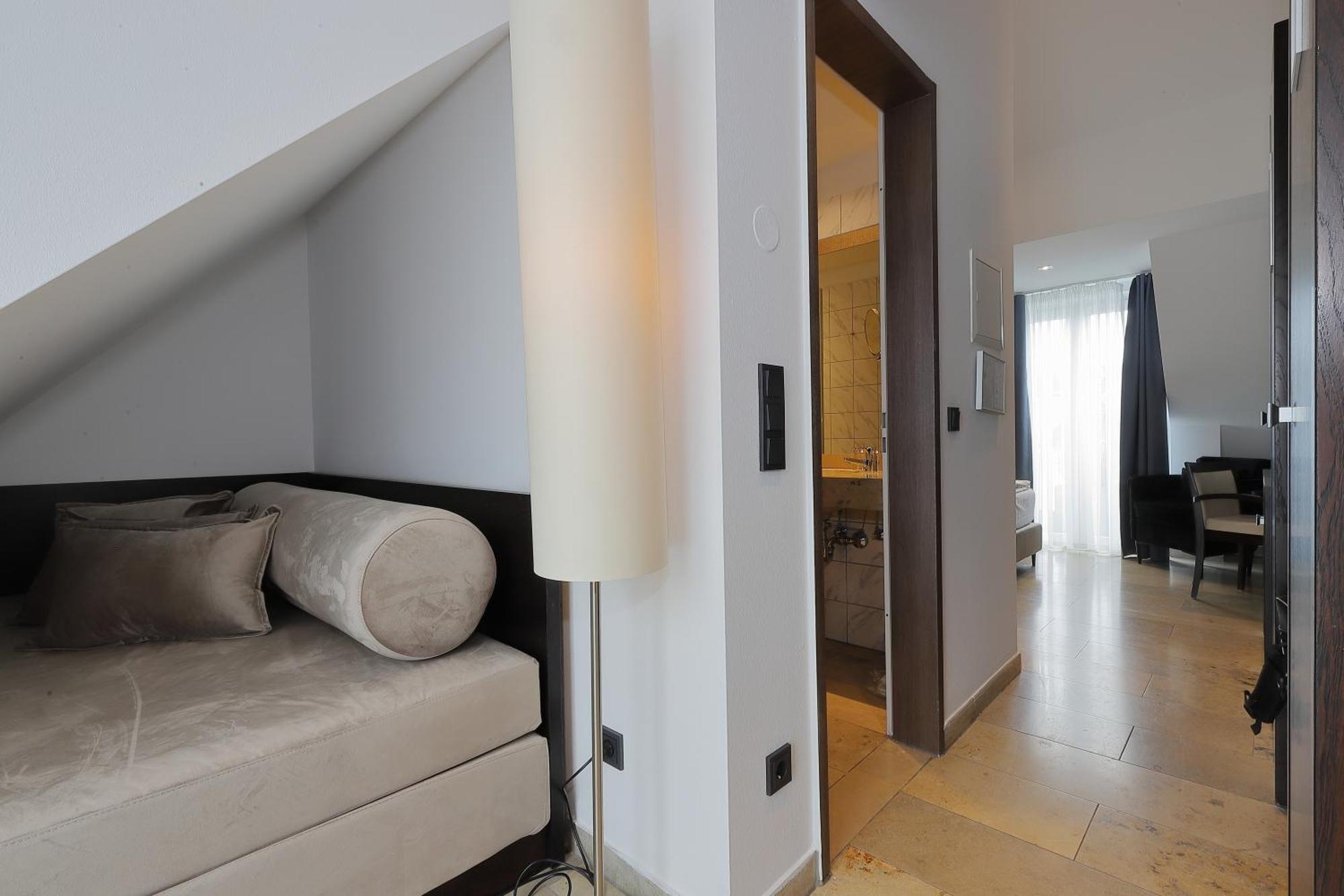 Devin Art Hotel Дюссельдорф Экстерьер фото