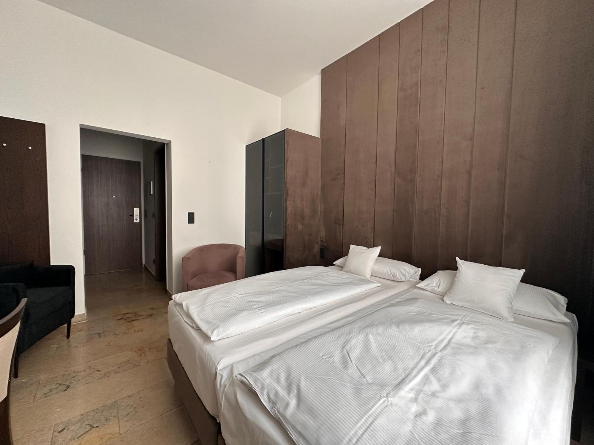 Devin Art Hotel Дюссельдорф Экстерьер фото