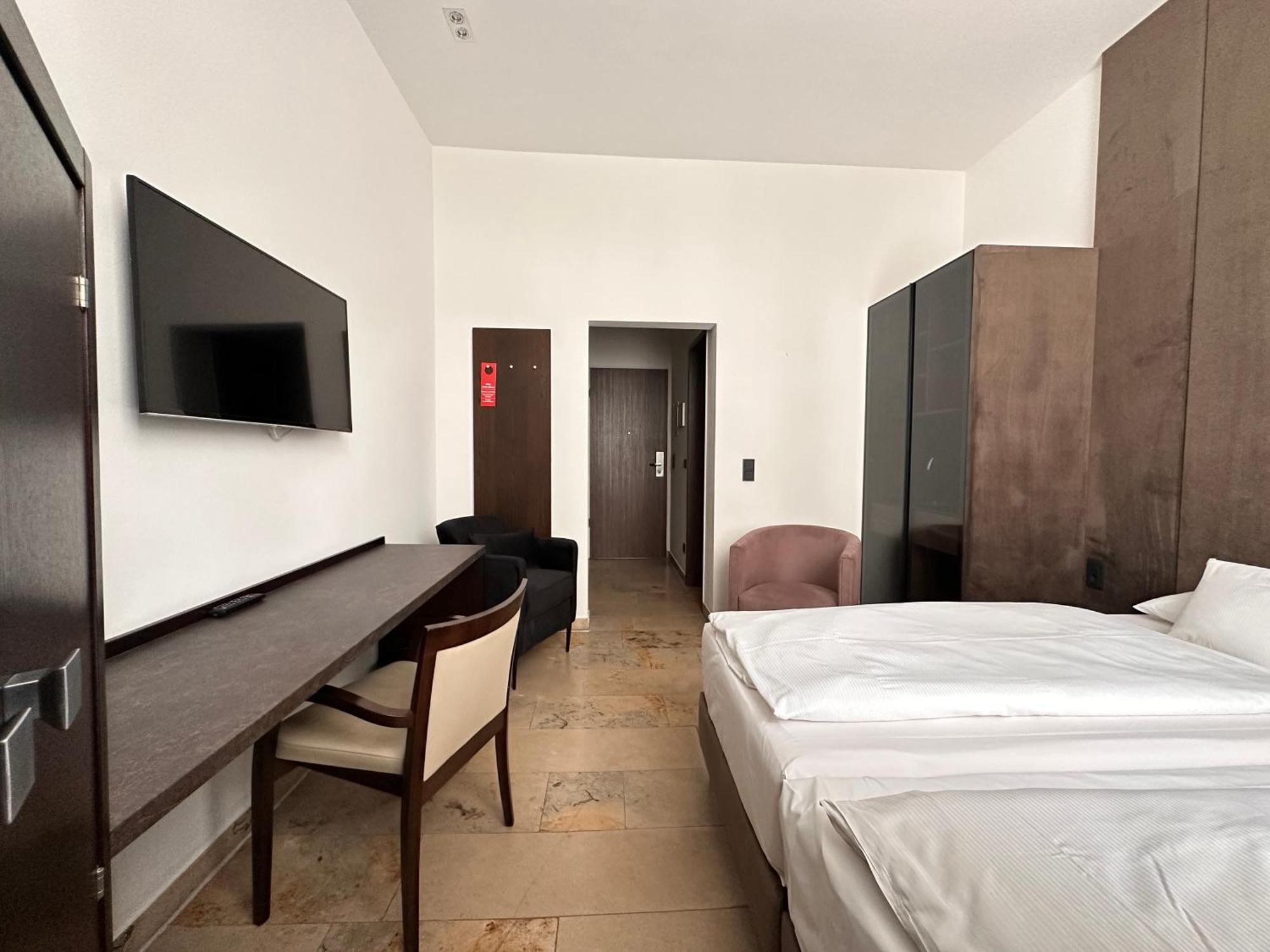 Devin Art Hotel Дюссельдорф Экстерьер фото